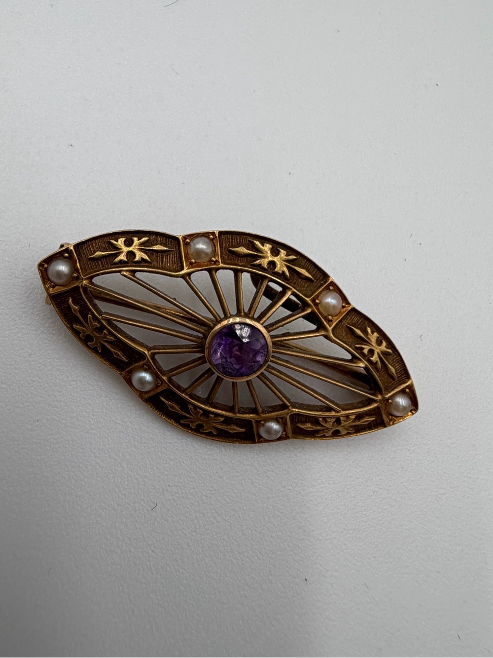 14k gold brooch from the Victorian era, featuring an amethyst stone & pearls